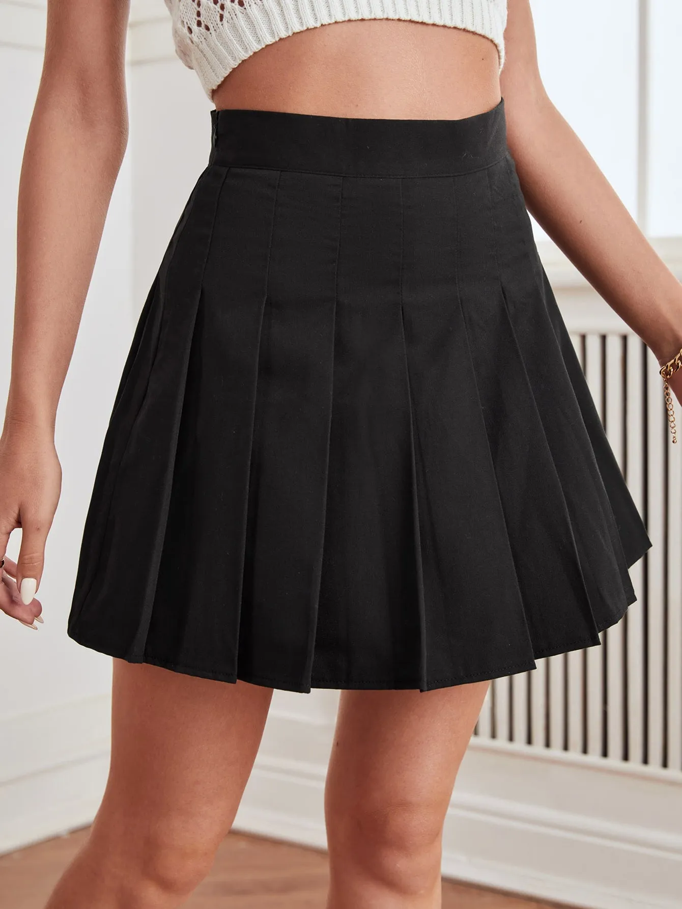 Qutie Zip Back Pleated Skirt