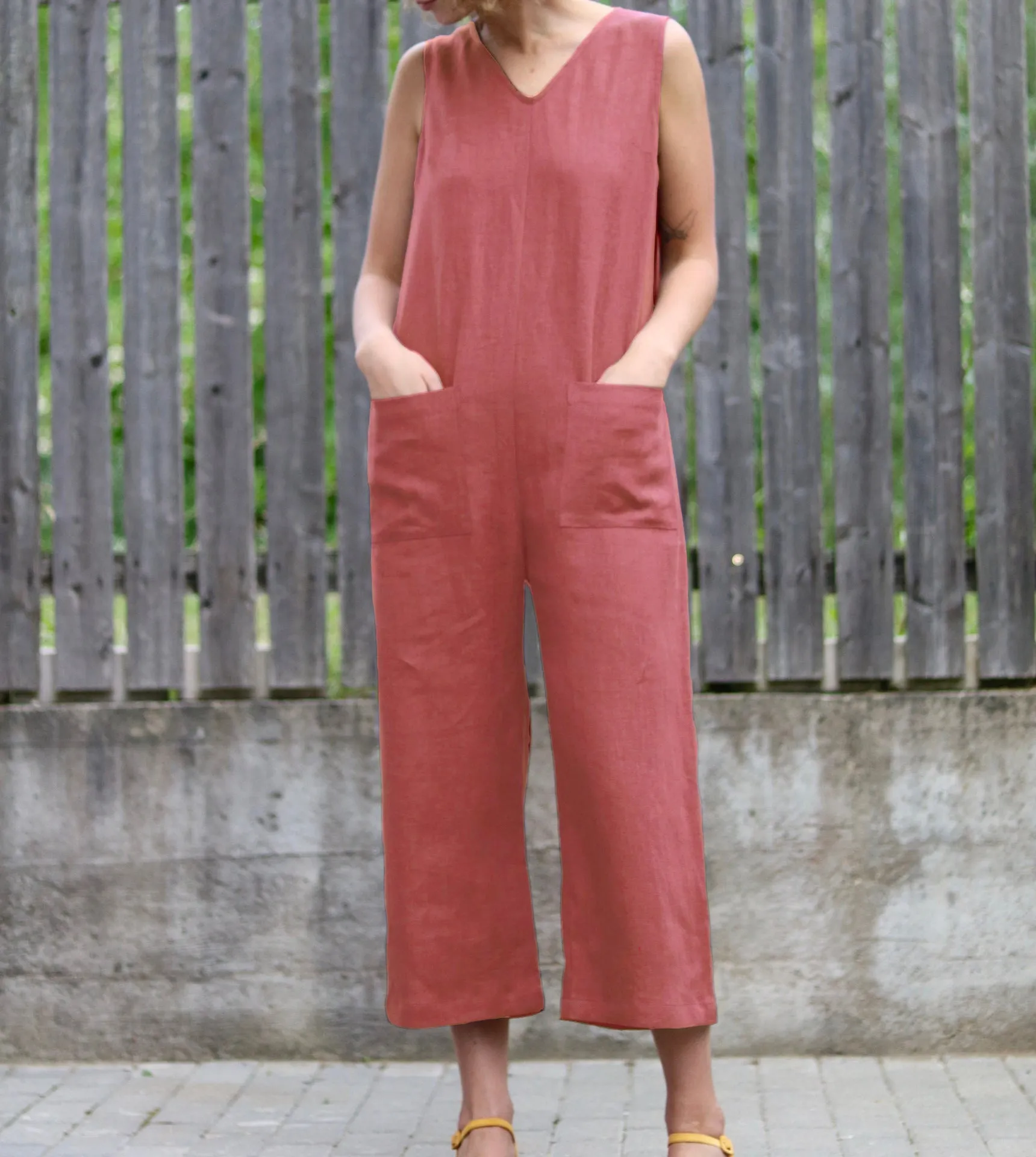 Women's casual pocket sleeveless straight jumpsuit